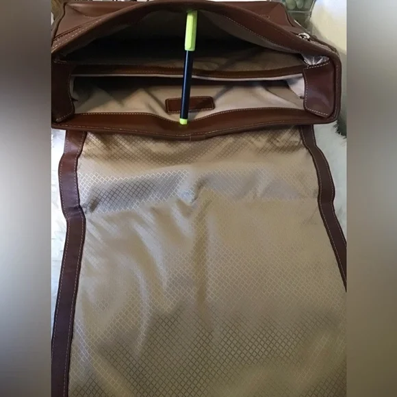 Leather Crossbody bag w/interior organizer pocket, and built-in laptop section.